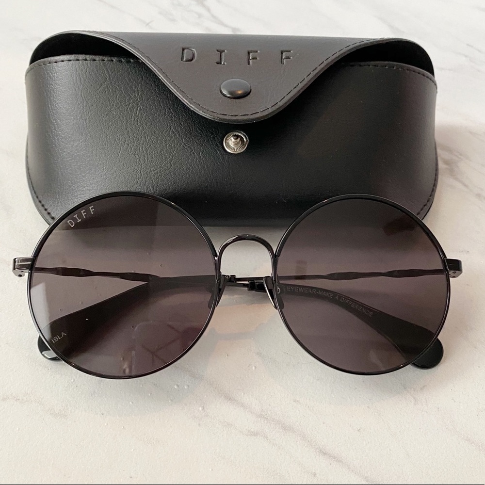 Diff Eyewear Isla Black Round Metal Sunglasses with Dark Gray Lenses